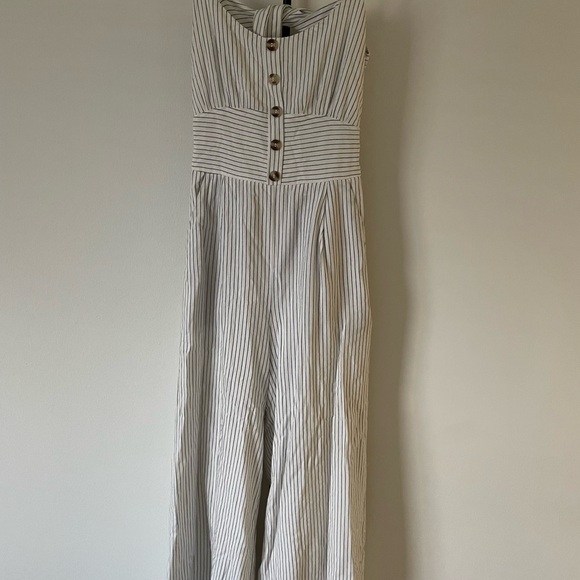 Elegant White Striped Jumpsuit - Picture 5 of 8
